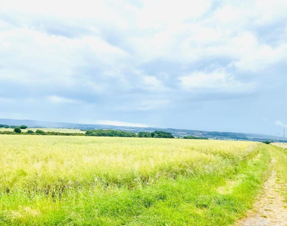 Luxury Farmhouse With Stunning Views And Hot Tub Ebberston Exterior photo