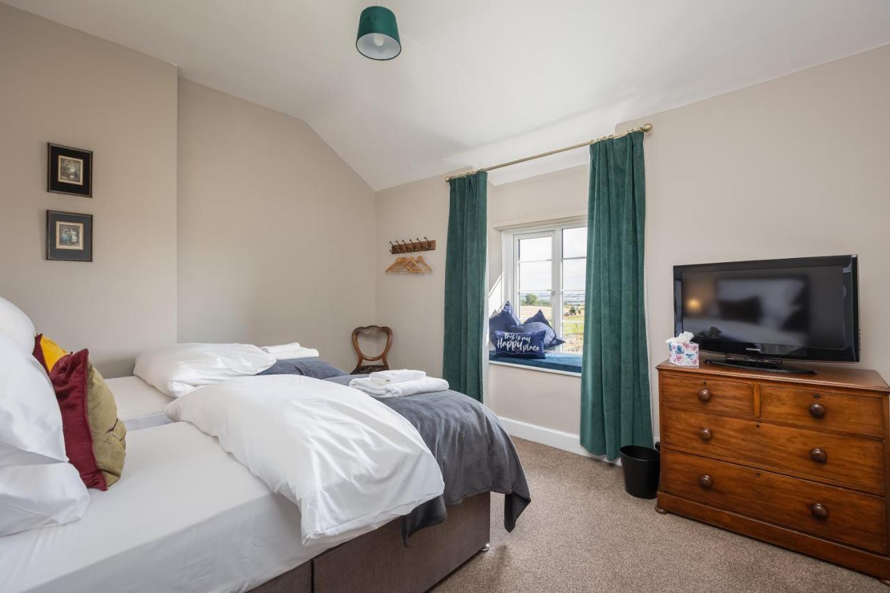 Luxury Farmhouse With Stunning Views And Hot Tub Ebberston Exterior photo