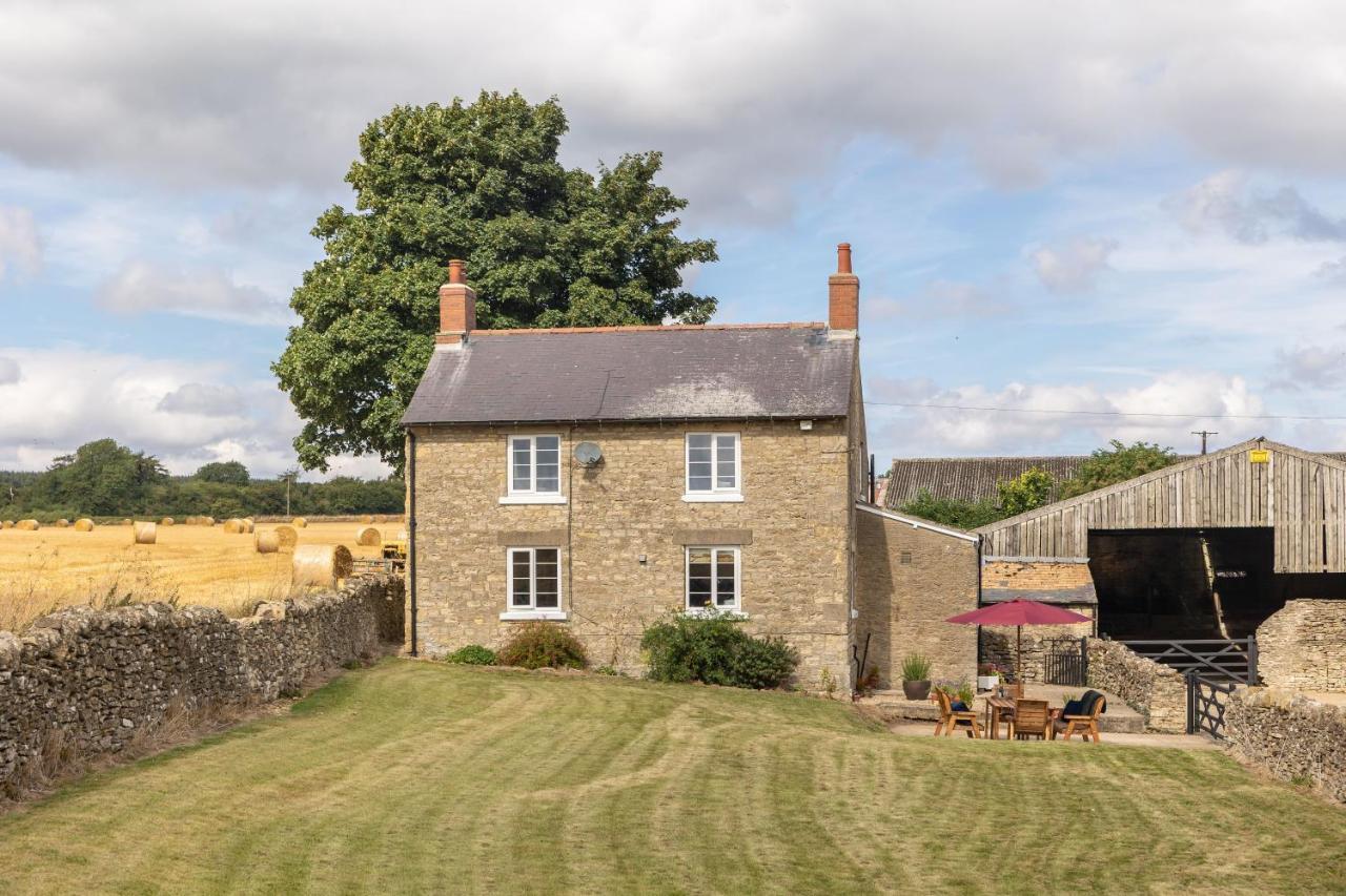 Luxury Farmhouse With Stunning Views And Hot Tub Ebberston Exterior photo